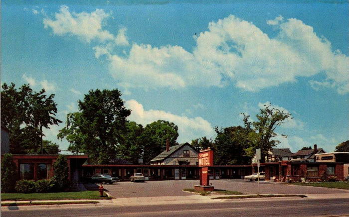 Byes Seaway Motel - Old Postcard Photo